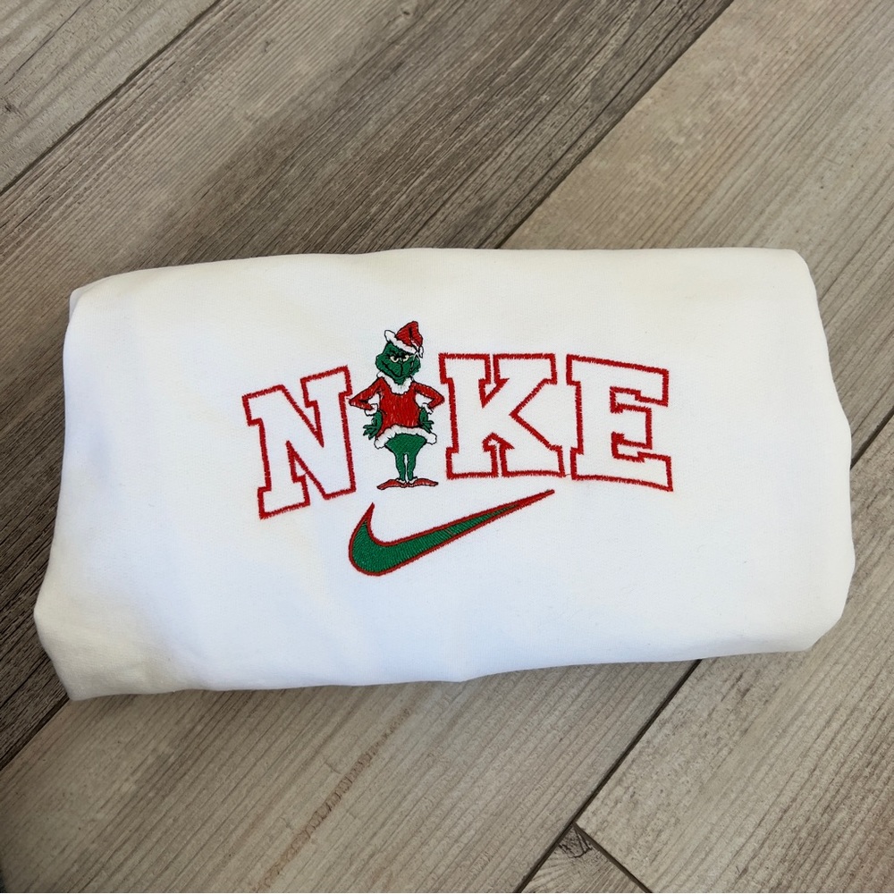 Nike grinch Christmas Crewneck - Picture 3 of 5
